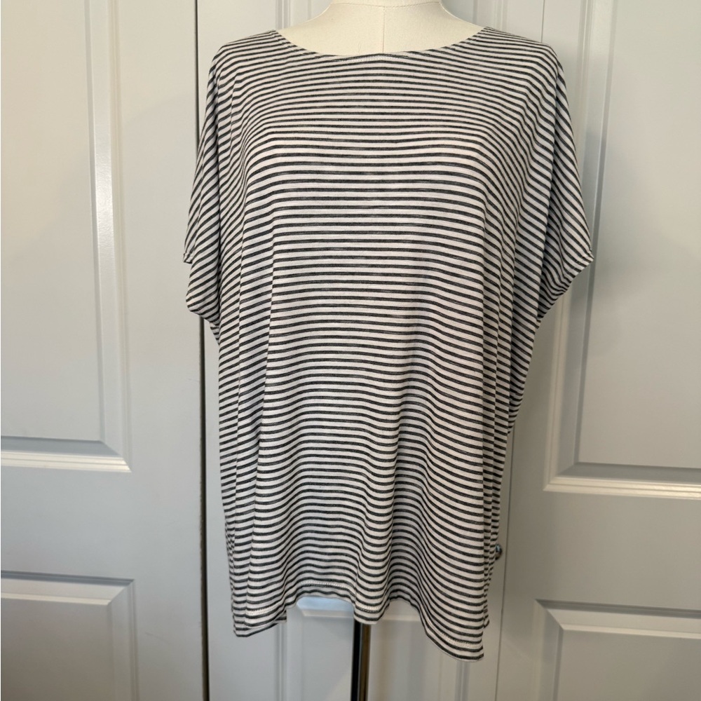 Max 2XL Striped Black and White Women's Top Tie Sleeve Detail